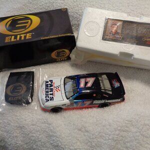 Darrell Waltrip #17 Parts America 1997 Monte Carlo Action Elite 1/24 Car Nascar